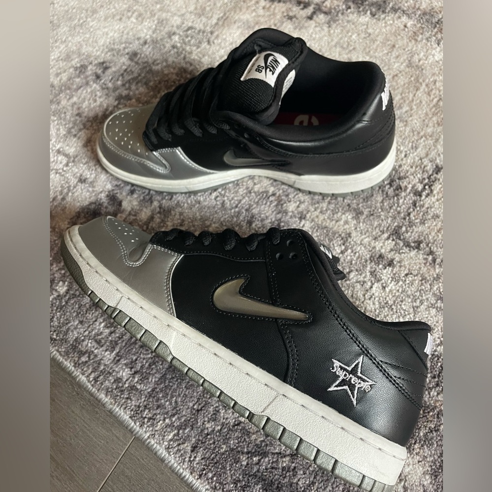 Supreme x Dunk SB Low QS 'Metallic Silver SIZE US MENS 8.5